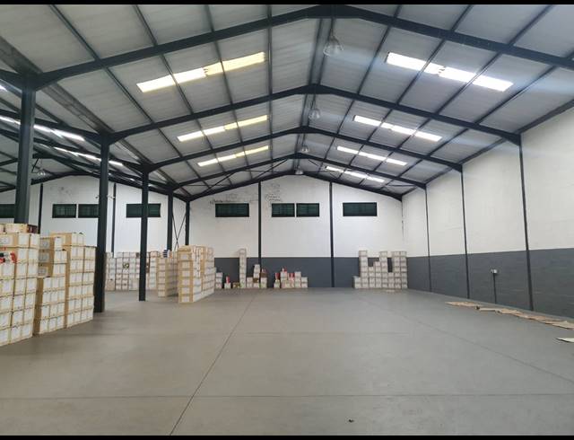 1,320M² FACTORY RENTED IN SAXENBURG PARK 2